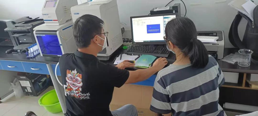 侯圣龍與屈科長面對面溝通 侯圣龍與屈科長面對面溝通